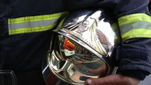 À l’affût sur les hauteurs, les pompiers guettent les signes de feu...