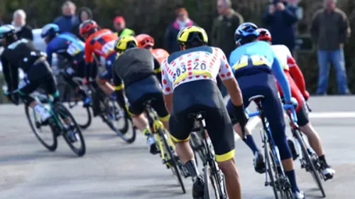 Le Tour de France continue d’émerveiller ce champion cycliste de 72...