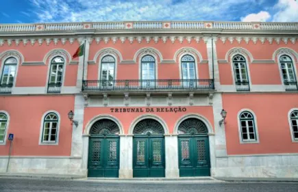 Abandon de deux enfants au Portugal : l’extradition de leur mère...