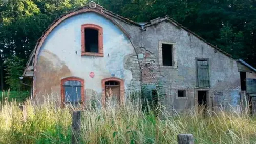 La maison Haas-Gilardoni à Altkirch et l'église de la Paix à...