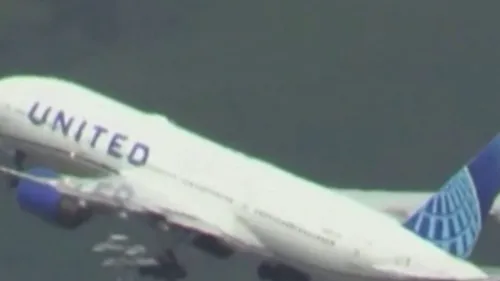 Un Boeing 747 perd son capot au décollage