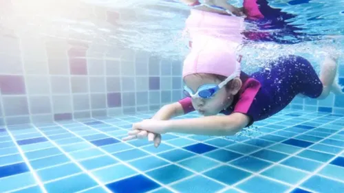 Apprendre à nager dès le plus jeune âge, un défi que se lance M2A