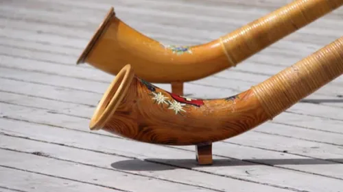 Dimanche, soixante cors des Alpes seront joués