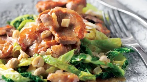 Escalope de porc, chou et noix de cajou