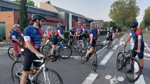 Un périple à vélo en compagnie de Bernard Hinault lors de la 10e...