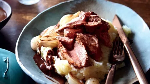 Filet d'agneau, sauce chocolat/vin rouge