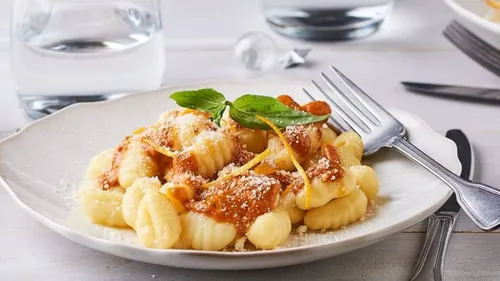 Gnocchis et sauce tomate / poivrons