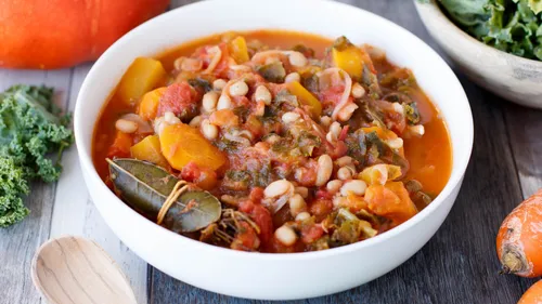 Mijoté de haricots blancs, potiron, carottes et lard