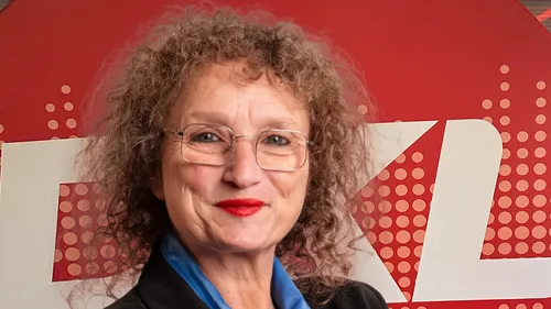 LARA MILLION "Faut que ça change"