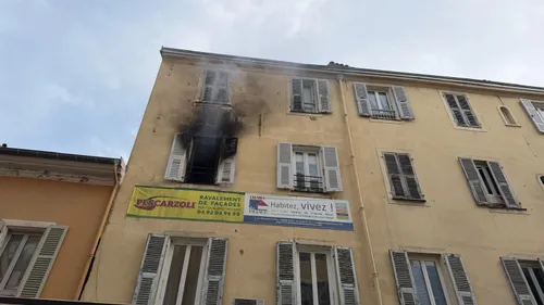 Incendie spectaculaire dans un hôtel du centre de Nice