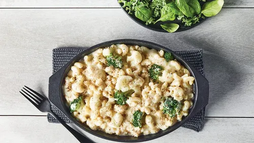 Macaroni au fromage et sésame grillé