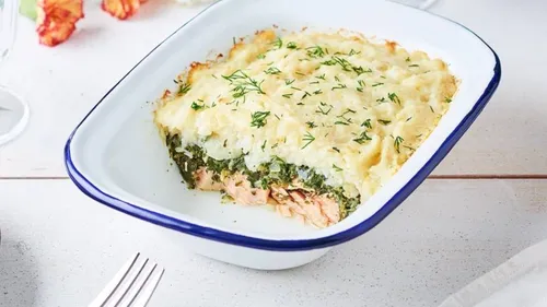 Parmentier de saumon, purée de céleri et épinards