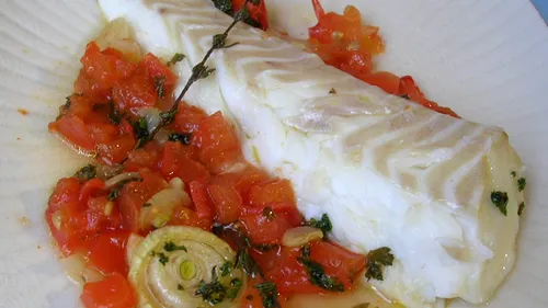 Filet de cabillaud, tomates rôties et citron