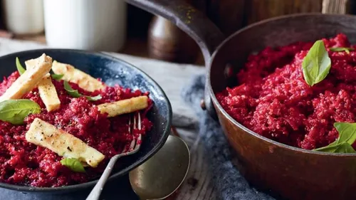 Repas léger : Quinoa, betterave, tofu