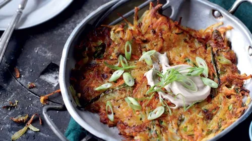 Rösti de pommes de terre et légumes