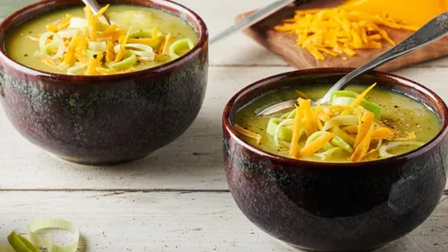 Potage de poireaux, pommes de terre, mimolette