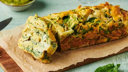 Cake au pesto, mozzarella, épinards et mortadelle