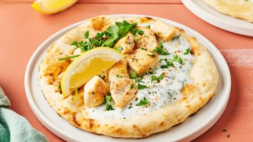 Naans de poulet au citron et herbes