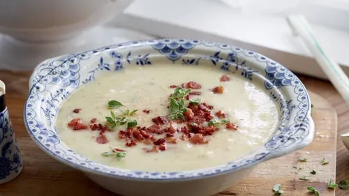 Potage poireaux, pomme de terre et lardons