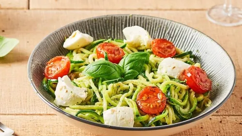 Spaghetti de courgettes au pesto
