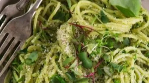 Spaghettis au pesto fait maison et roquette 
