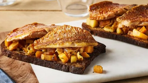 Tartines de poêlée de courges et filets de rouget