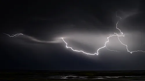 Sud-Ouest : après de violents orages, 20.000 foyers toujours privés...