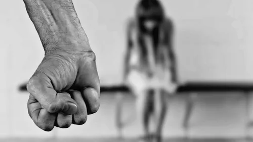 Violences conjugales : 111 femmes tuées en 2025