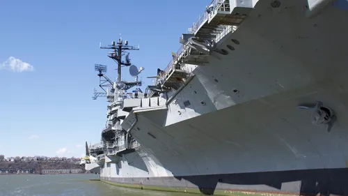 Emmanuel Macron dévoile le nom du futur porte-avions français : le...