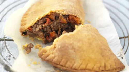 Petits chaussons aux poivrons et viande hachée