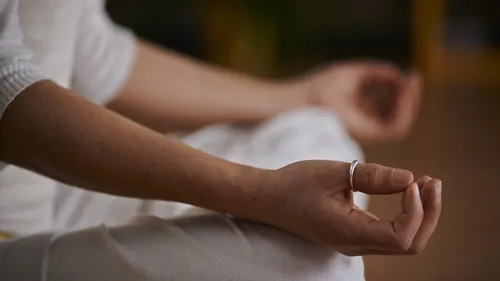Yoga : quand certaines pratiques dérivent vers des discours à risque