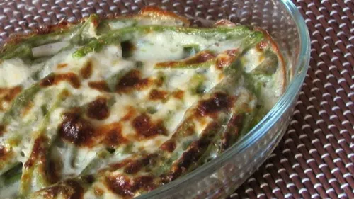 Gratin aux haricots verts, viande hachée et crème
