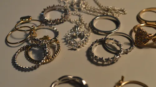 Monaco : un faux policier dérobe un million d'euros de bijoux