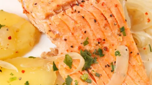 Saumon aux pommes de terre et sauce au cidre