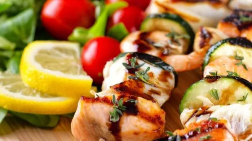 Brochettes dorades, gambas au barbecue 