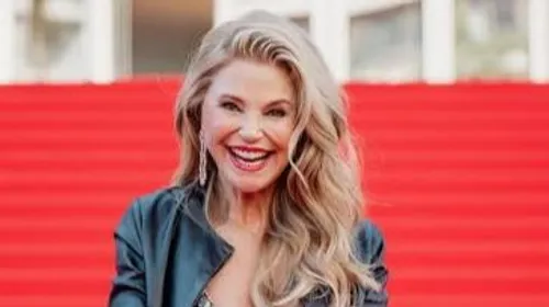 Christie Brinkley laisse ses empreintes à Cannes