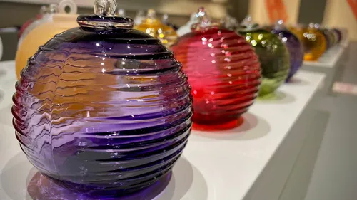 Une boule de Noël antidérapante : le Centre d'art verrier de...