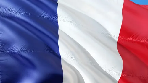 Nice : une levée du drapeau français et La Marseillaise chaque...