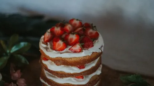Chiffon cake à la fraise et rhubarbe