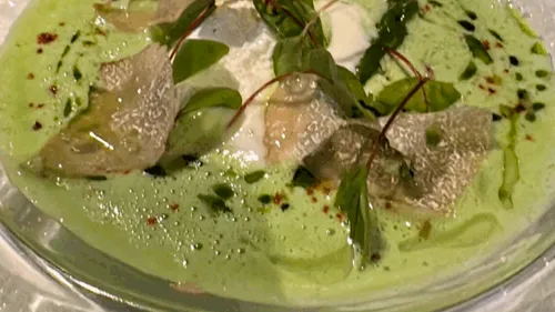 Oeuf parfait avec espuma d’asperges d’Alsace vertes