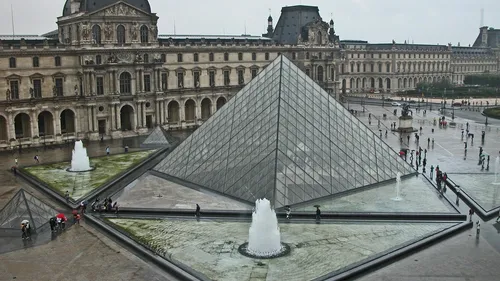 Nouvelle alerte au Louvre : une fuite d’eau endommage des centaines...