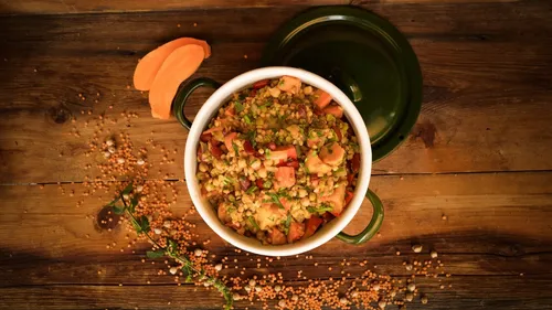 Curry de lentilles, patates douces et pois chiches