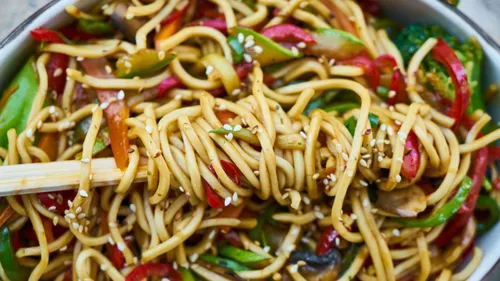 Nouilles sautées aux légumes (Chow Mein)