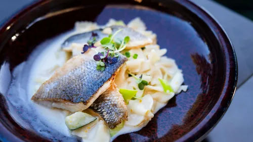 Bar grillé au four et sa sauce au beurre blanc