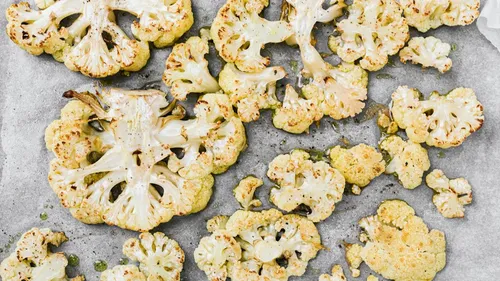 Chou fleur rôti au four à l'huile d'olive