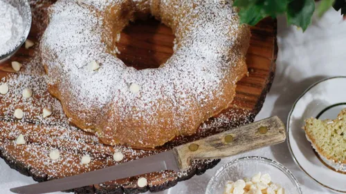 Gâteau aux amandes, citron, et chocolat blanc (Torta Caprese Bianca)