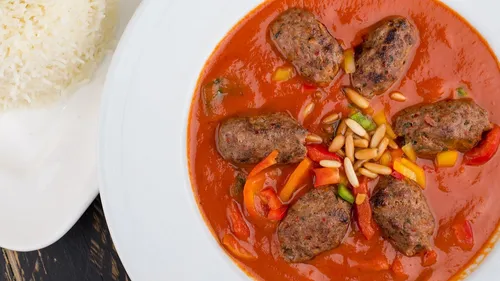 Tajine de kefta (boulettes de viande) au coulis de tomates