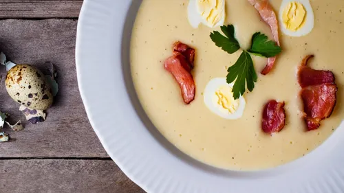 Velouté d’asperges blanches, oeufs de caille, chips de jambon cru