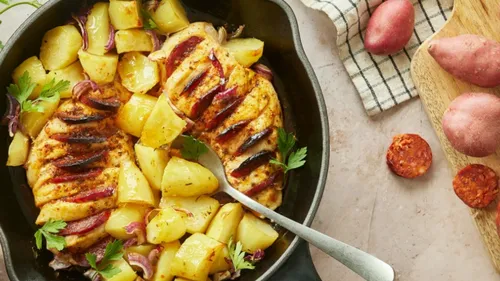 Poulet, chorizo et pommes de terre au four