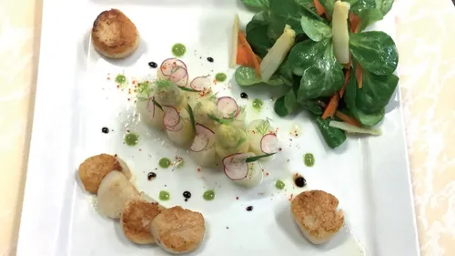 Salade printanière aux asperges et noix de Saint-Jacques